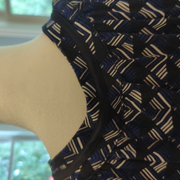 Ladies Ann Taylor EUC sleeveless top/shell size small - Picture 3 of 10